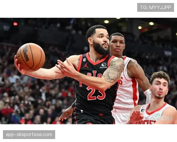 怀特突破创造后卫错位，三分命中率显著提升拉开球队进攻空间