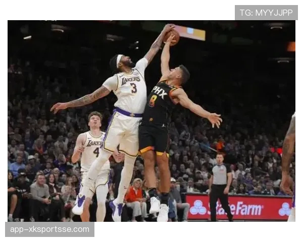 戴维斯缺阵里夫斯挡拆拉开空间提升三分