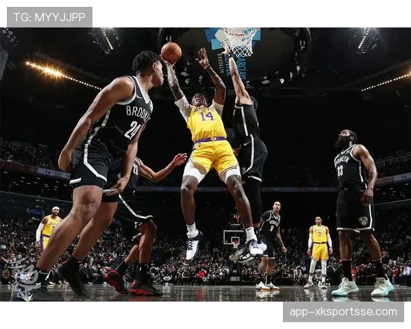 约翰逊利用突破效率提升球队进攻节奏明显拉开差距